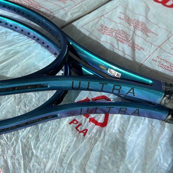 NWT Set of Wilson Ultra Pro 18x20 v4, Grip 2 ( Two rackets) - Picture 4 of 14
